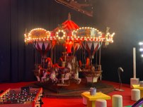 animation soirée privée, location carrousel 1900, décors vitrine